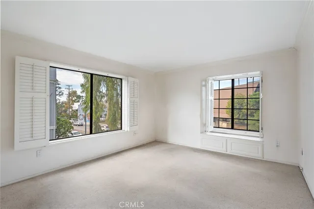 $740,000 | 18100 Burbank Boulevard, Unit 14, Tarzana, CA 91356