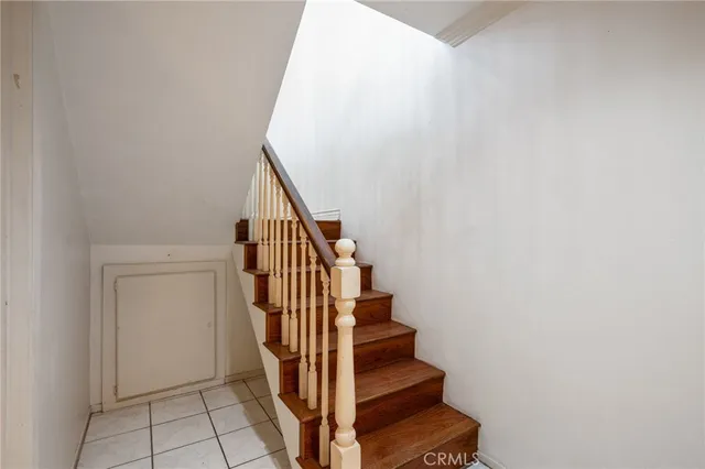 $740,000 | 18100 Burbank Boulevard, Unit 14, Tarzana, CA 91356