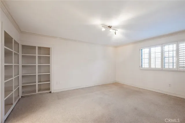 $740,000 | 18100 Burbank Boulevard, Unit 14, Tarzana, CA 91356