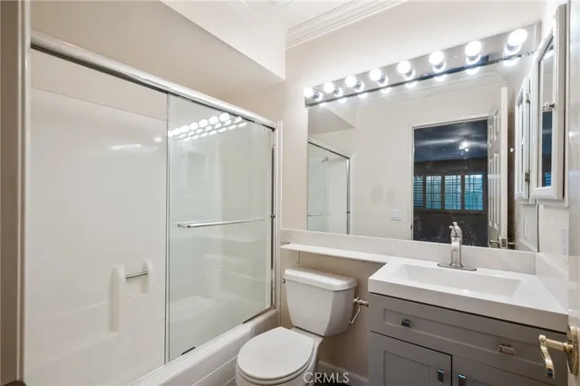 $740,000 | 18100 Burbank Boulevard, Unit 14, Tarzana, CA 91356