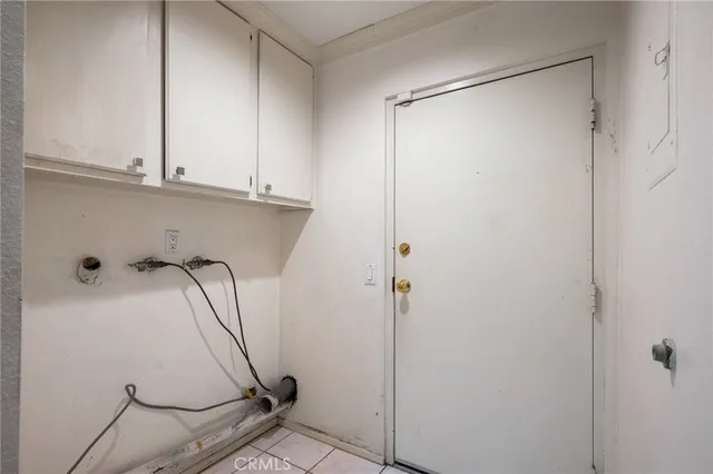 $740,000 | 18100 Burbank Boulevard, Unit 14, Tarzana, CA 91356