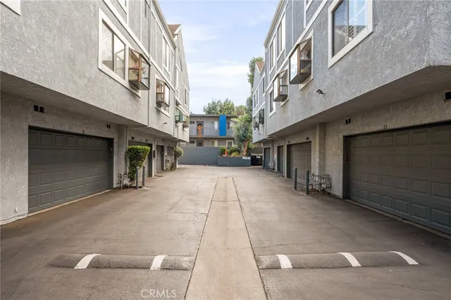 $740,000 | 18100 Burbank Boulevard, Unit 14, Tarzana, CA 91356