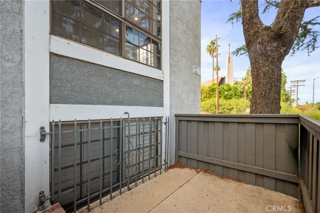 $740,000 | 18100 Burbank Boulevard, Unit 14, Tarzana, CA 91356