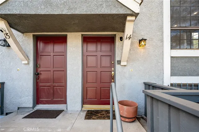 $740,000 | 18100 Burbank Boulevard, Unit 14, Tarzana, CA 91356