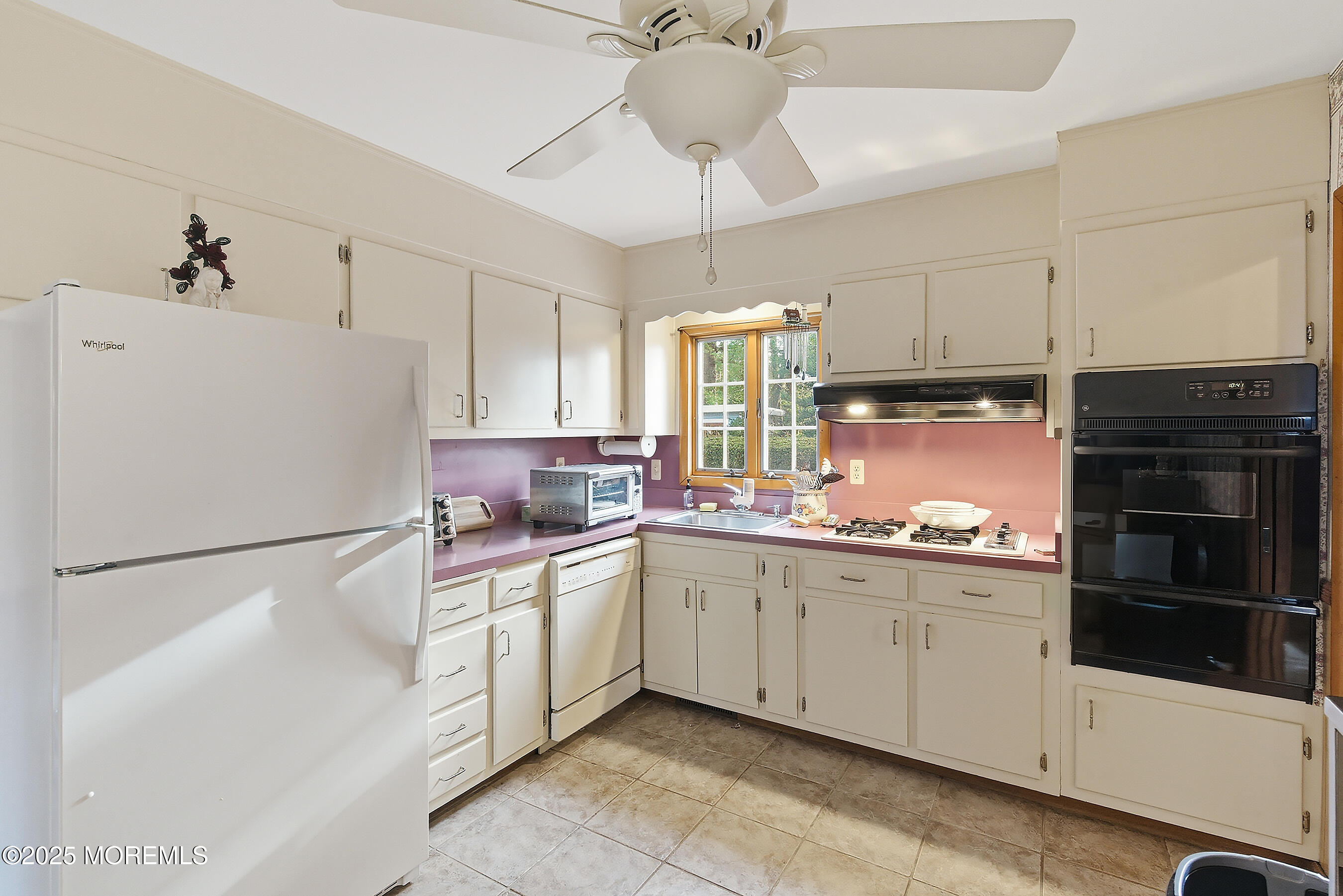 922 Woodview Road Brielle, NJ 08730 - Photo 5 of 19 08-Kitchen