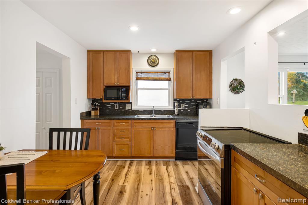 2485 Jones Road Waterford, MI 48327 - Photo 9 of 29
