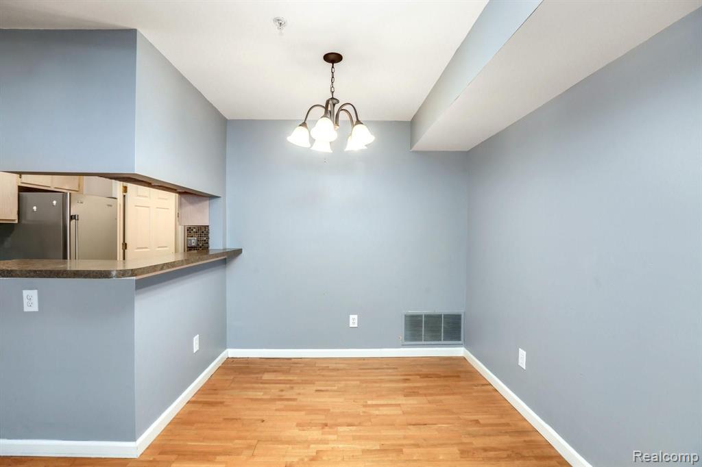 22210 Cape Cod Way Farmington Hills, MI 48336 - Photo 6 of 26