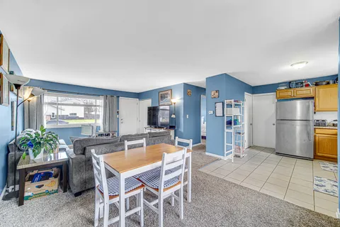 $379,999 | 310 Maricopa Lane, Hoffman Estates, IL 60169