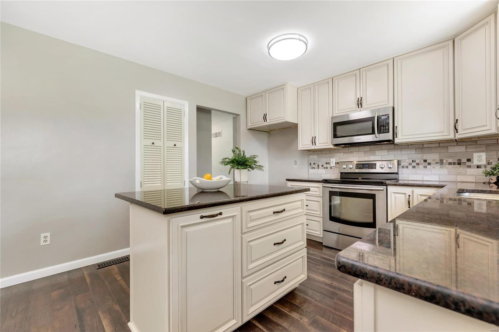 3228 Bowman Ridge St. Charles, MO 63301 - Photo 6 of 40 Gallery Image 6