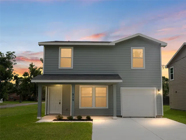 $199,900 | 312 North Orange Street, Sweeny, TX 77480