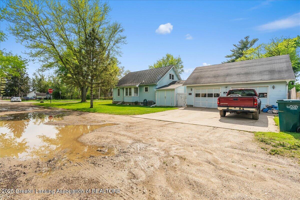 900 Dunlap Street Lansing, MI 48910 - Photo 26 of 30 Garage