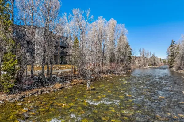 $995,000 | 930 Blue River Parkway, Unit 821, Silverthorne, CO 80498