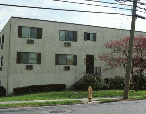 735 Cove Road, Unit B2 Stamford, CT 06902 - Photo 1 of 1 a front view of a house with a yard
