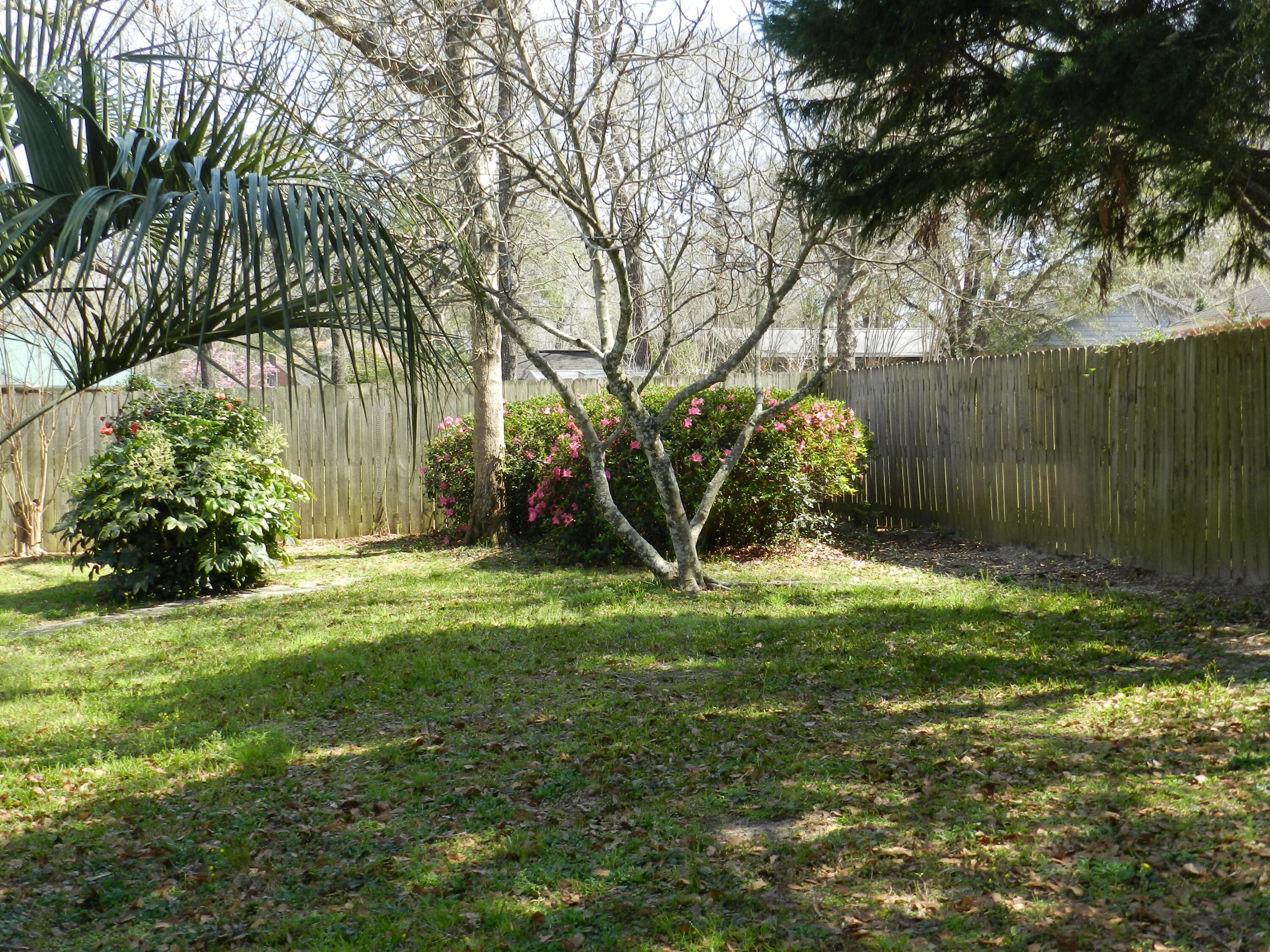 2710 Phil Tyner Road Crestview, FL 32536 - Photo 33 of 46 right side back yard