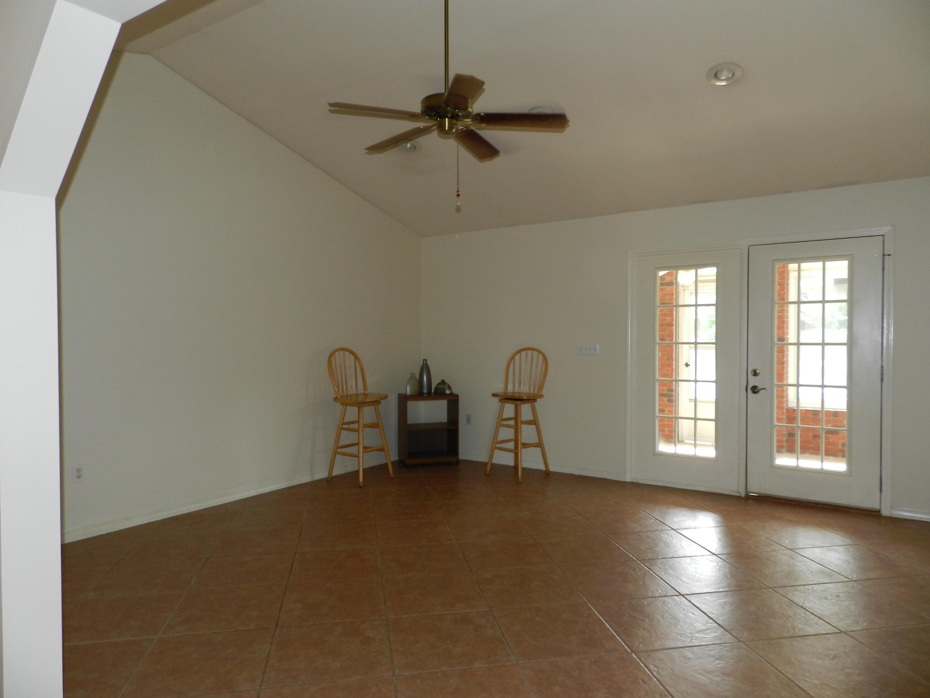 2710 Phil Tyner Road Crestview, FL 32536 - Photo 8 of 46 livingroom