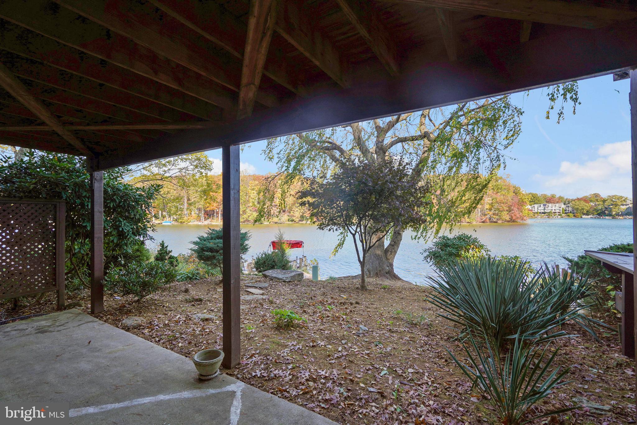 2006 Lakebreeze Way Reston, VA 20191 - Photo 45 of 49 a view of a backyard with plants