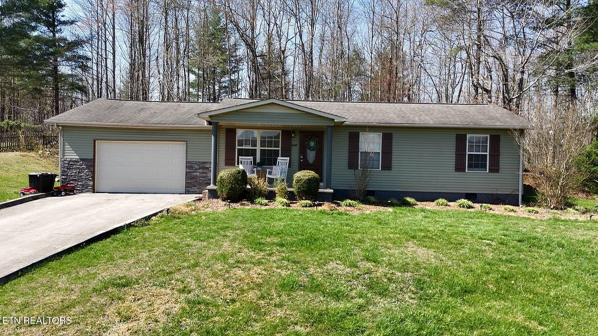609 South Proctor Boulevard Oneida, TN 37841 - Photo 1 of 44 2