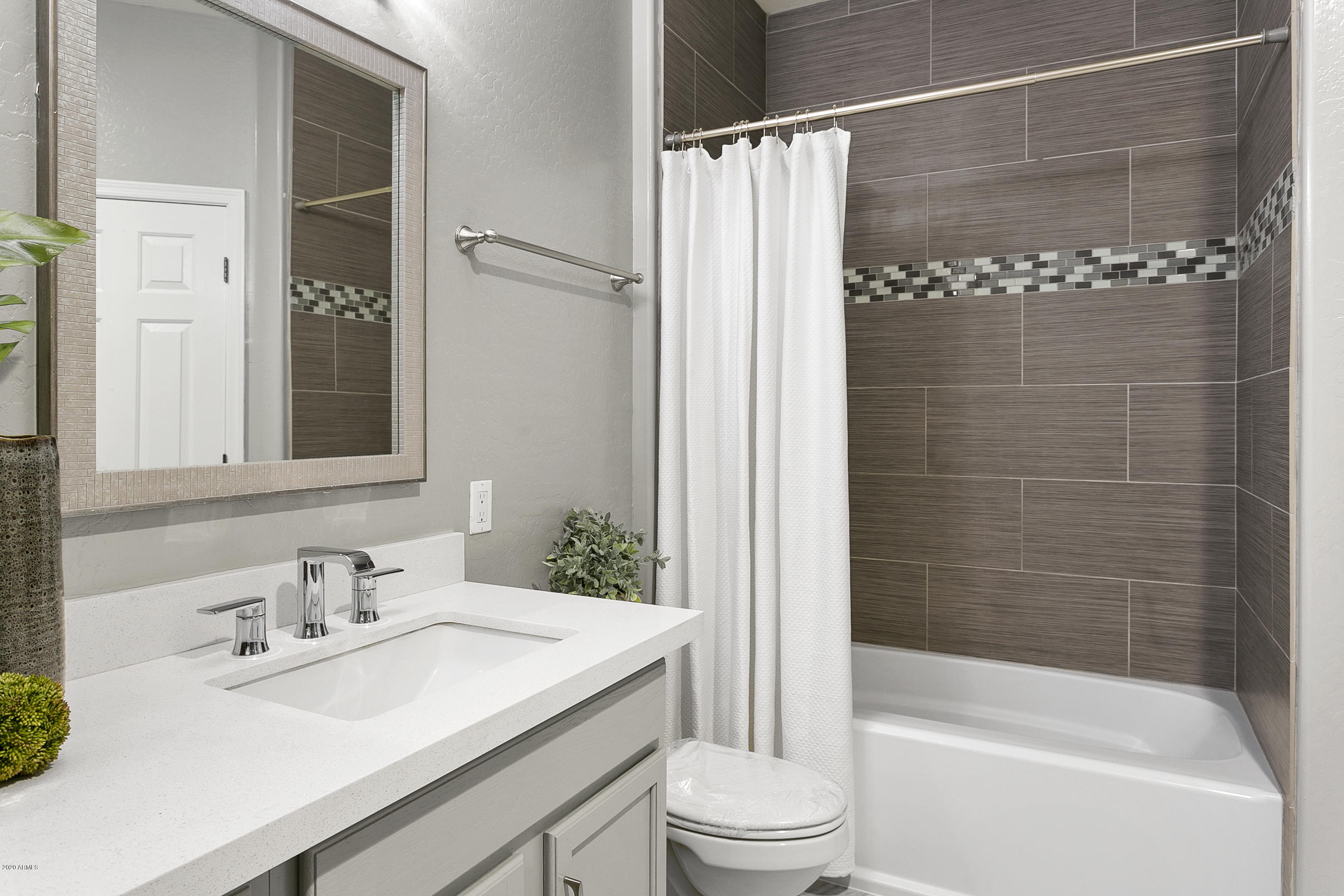 3006 North 37th Street, Unit 8 Phoenix, AZ 85018 - Photo 17 of 18 3006N37th8-023