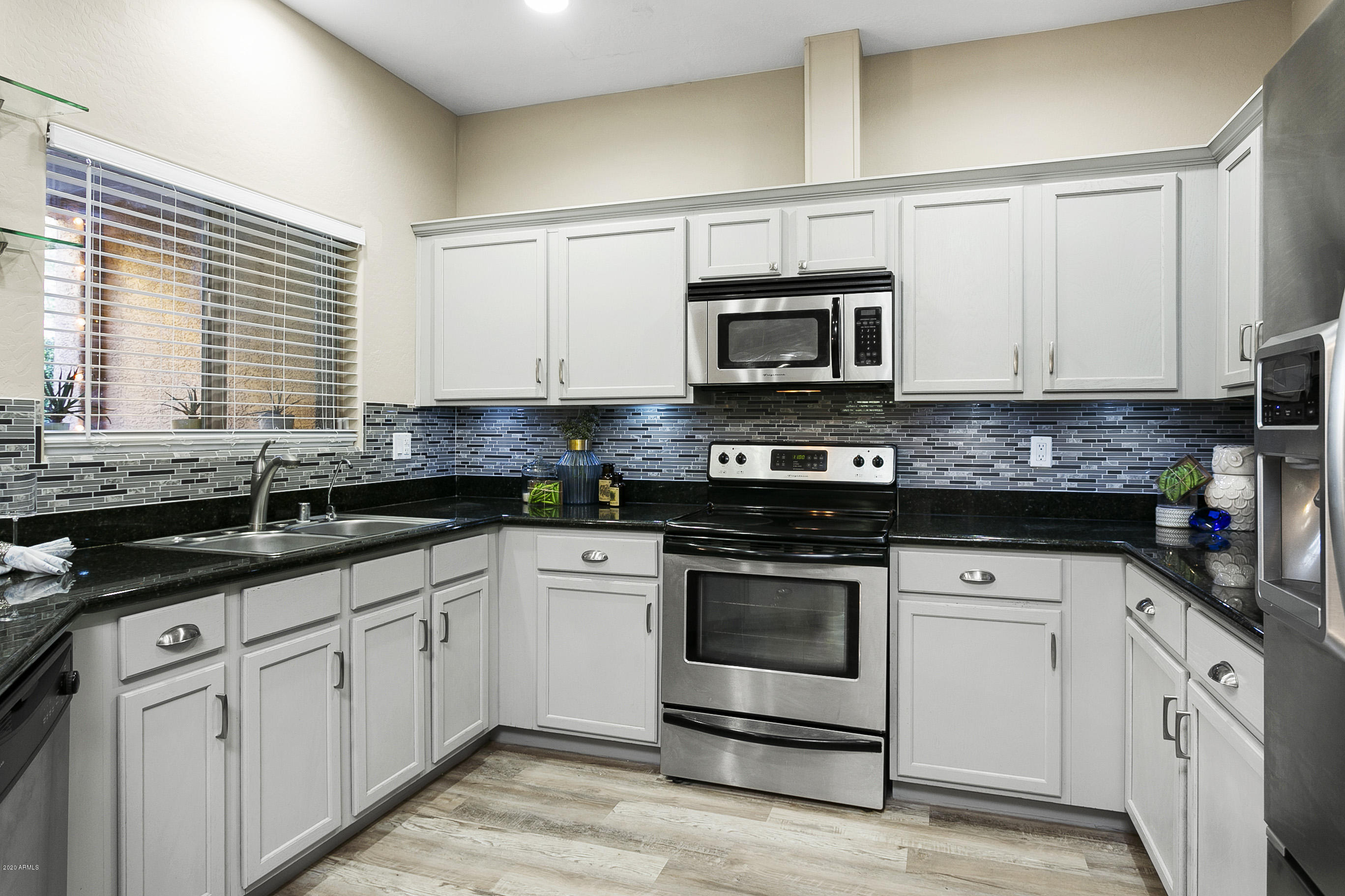3006 North 37th Street, Unit 8 Phoenix, AZ 85018 - Photo 7 of 18 3006N37th8-008