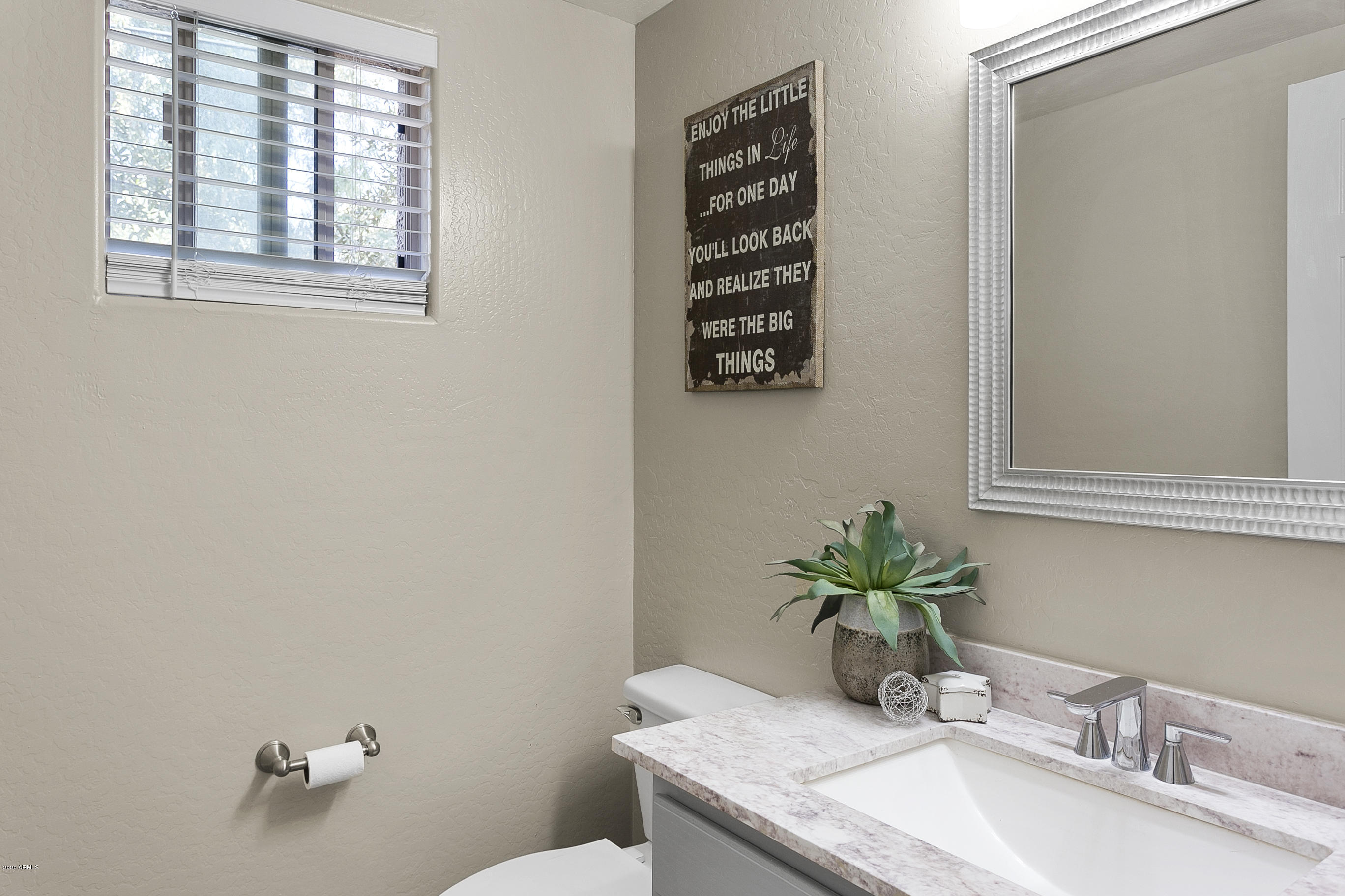 3006 North 37th Street, Unit 8 Phoenix, AZ 85018 - Photo 10 of 18 3006N37th8-013