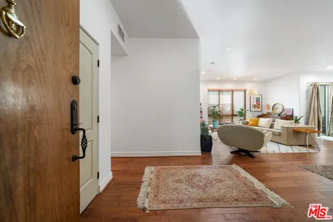 $815,000 | 10913 Whipple Street, Unit 205, Toluca Lake, CA 91602