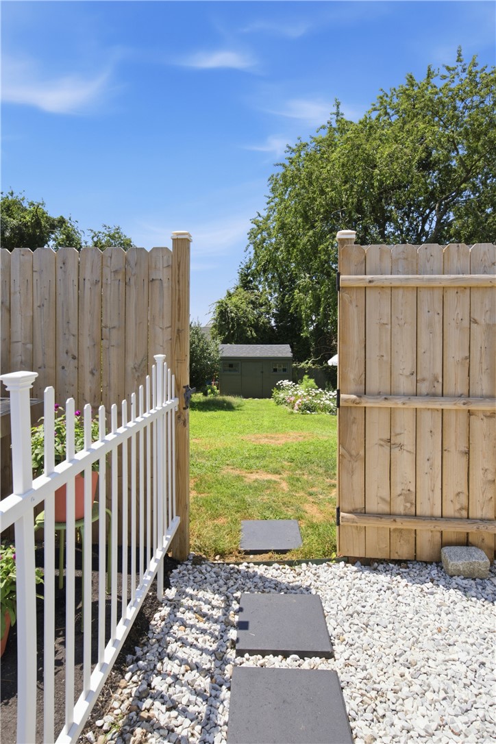 76 Redwood Road Portsmouth, RI 02871 - Photo 6 of 50