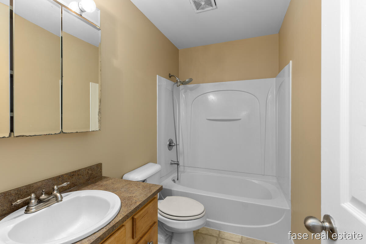 4605 Tabor Road Northwest Comstock Park, MI 49321 - Photo 13 of 23 4605-Tabor_013
