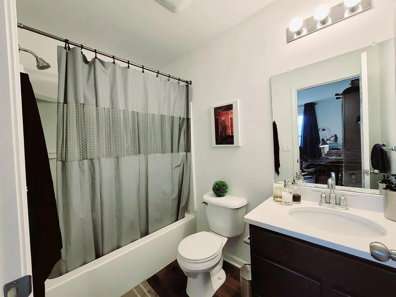 2500 Normandy Road, Unit 72 Royal Oak, MI 48073 - Photo 6 of 11 Master Bathroom