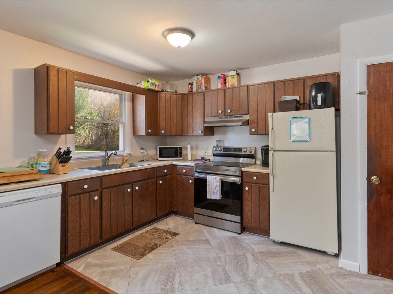 938 Perry Hill Road Waterbury, VT 05676 - Photo 10 of 43