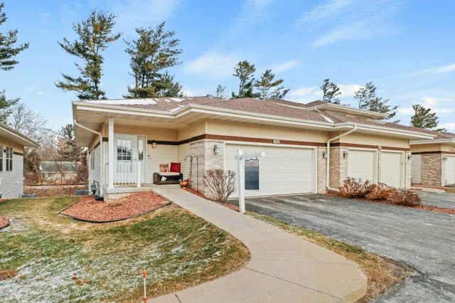 $385,000 | 702 Clardell Drive, Sun Prairie, WI 53590