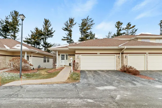 $385,000 | 702 Clardell Drive, Sun Prairie, WI 53590