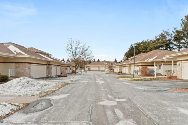 $385,000 | 702 Clardell Drive, Sun Prairie, WI 53590