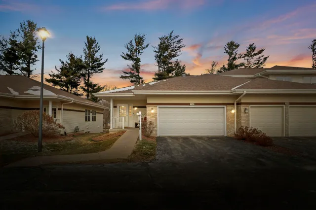 $385,000 | 702 Clardell Drive, Sun Prairie, WI 53590