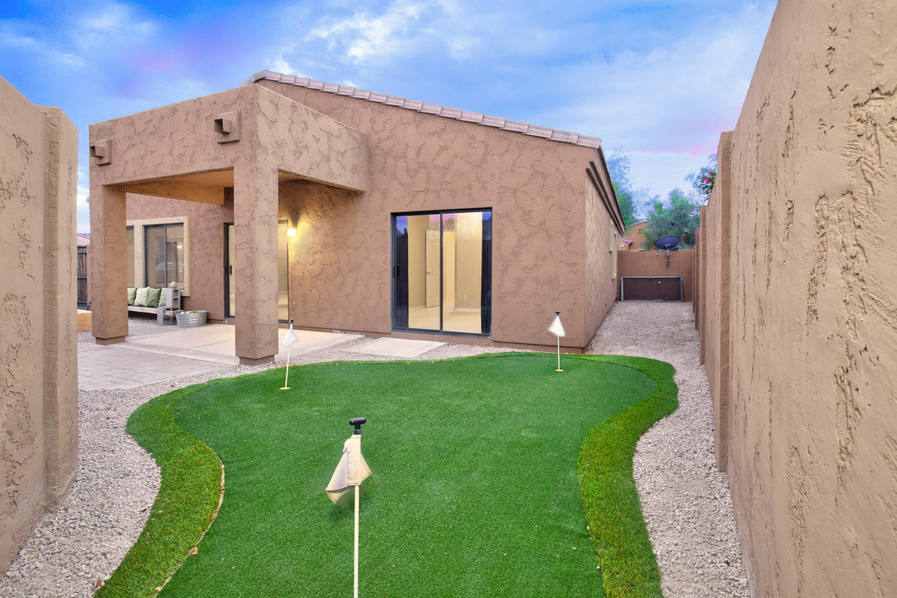 2852 East Fremont Road Phoenix, AZ 85042 - Photo 23 of 35 putting green