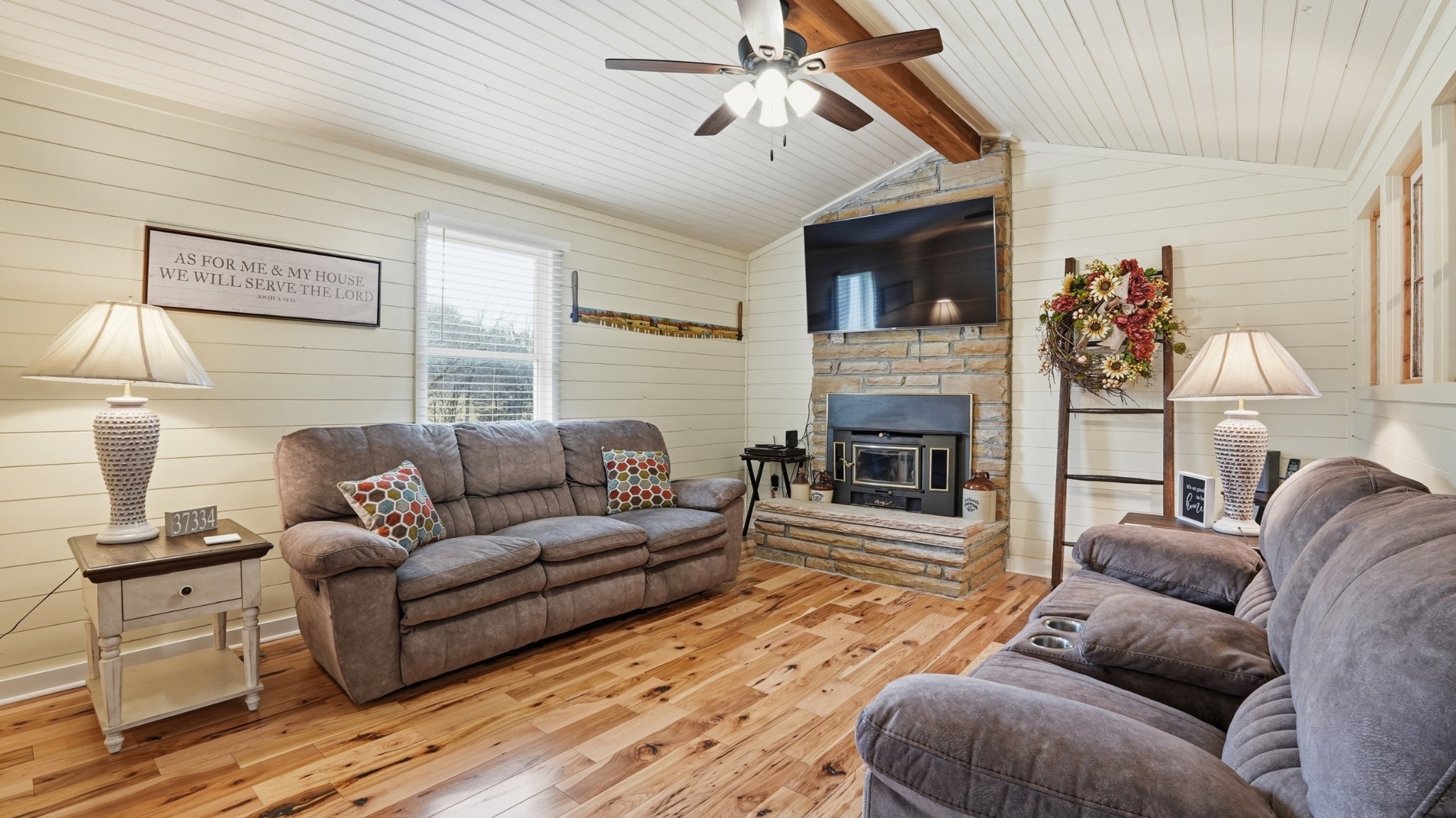 1101 Bagley Hollow Road Fayetteville, TN 37334 - Photo 16 of 52 a living room with furniture and a fireplace
