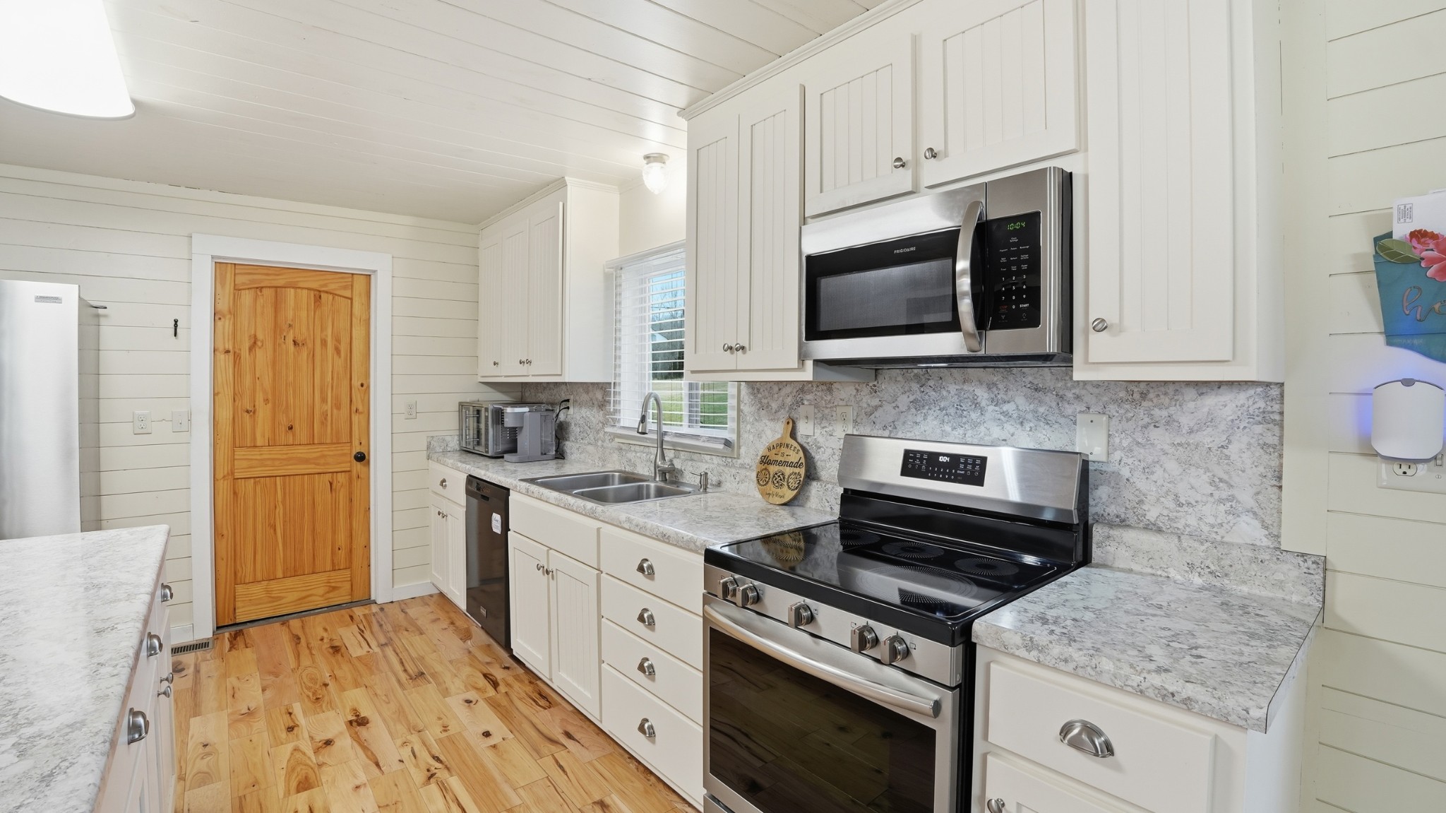 1101 Bagley Hollow Road Fayetteville, TN 37334 - Photo 26 of 52 a kitchen with granite countertop a sink stove and microwave