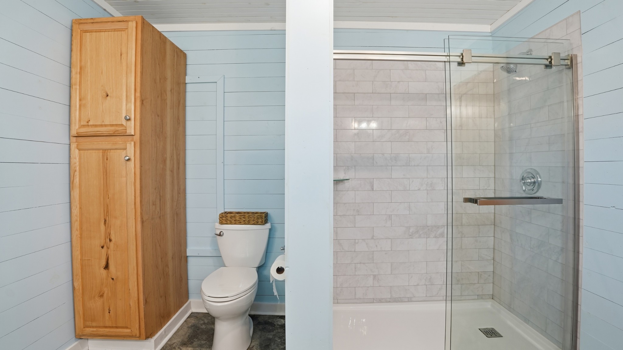 1101 Bagley Hollow Road Fayetteville, TN 37334 - Photo 36 of 52 a bathroom with a toilet and shower