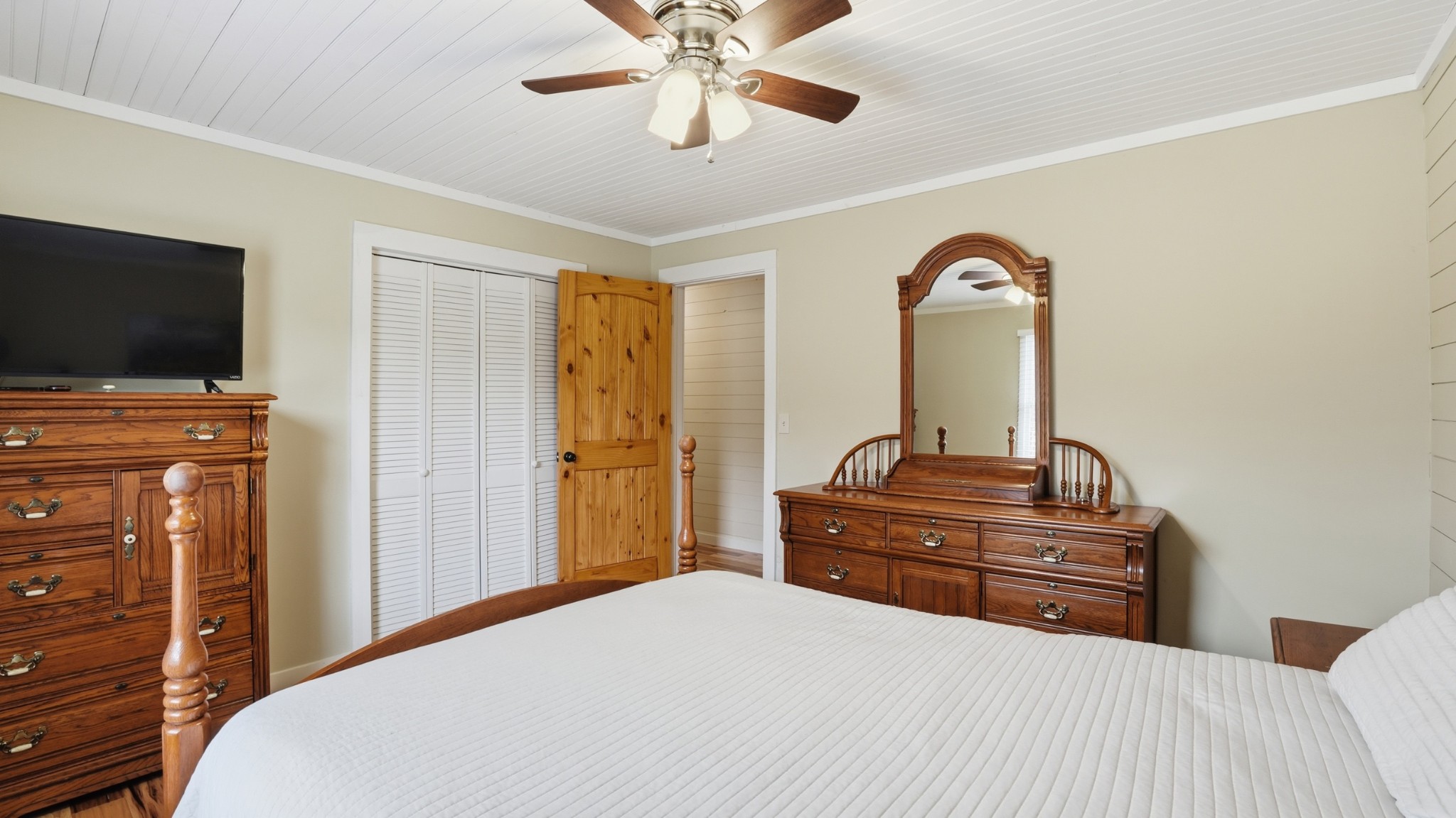 1101 Bagley Hollow Road Fayetteville, TN 37334 - Photo 43 of 52 a bedroom with a bed and a flat screen tv