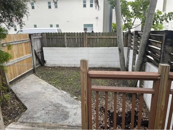 $1,600 | 1720 Pierce Street, Unit 1, Hollywood, FL 33020