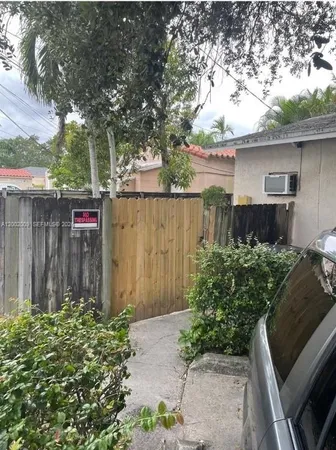 $1,600 | 1720 Pierce Street, Unit 1, Hollywood, FL 33020