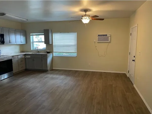 $1,600 | 1720 Pierce Street, Unit 1, Hollywood, FL 33020