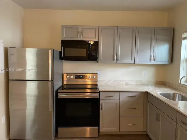 $1,600 | 1720 Pierce Street, Unit 1, Hollywood, FL 33020