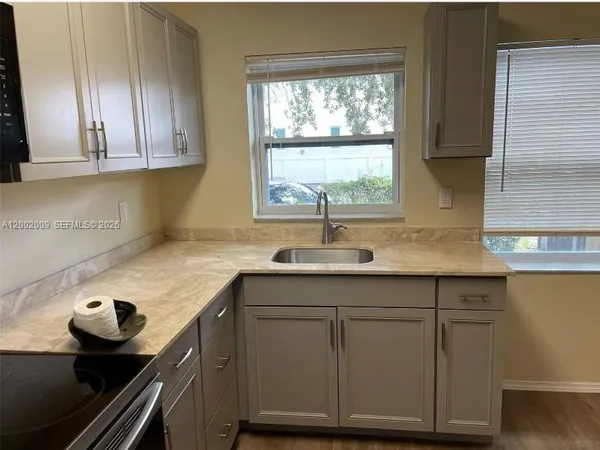 $1,600 | 1720 Pierce Street, Unit 1, Hollywood, FL 33020