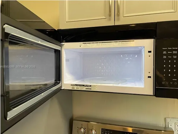 $1,600 | 1720 Pierce Street, Unit 1, Hollywood, FL 33020