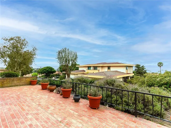 $998,000 | 20 Peartree Lane, Unit 25, Rolling Hills Estates, CA 90274