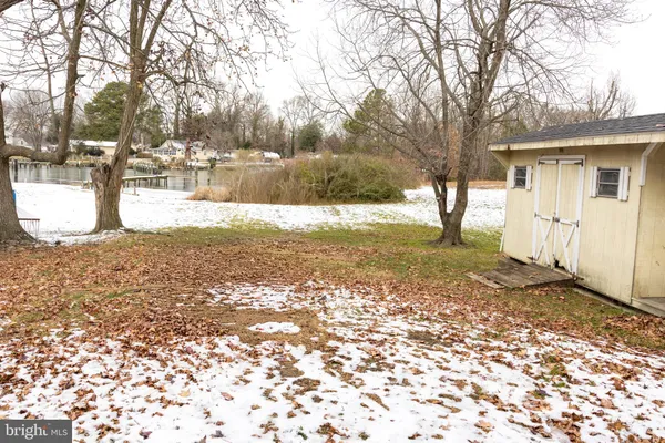 a view of a yard with a house