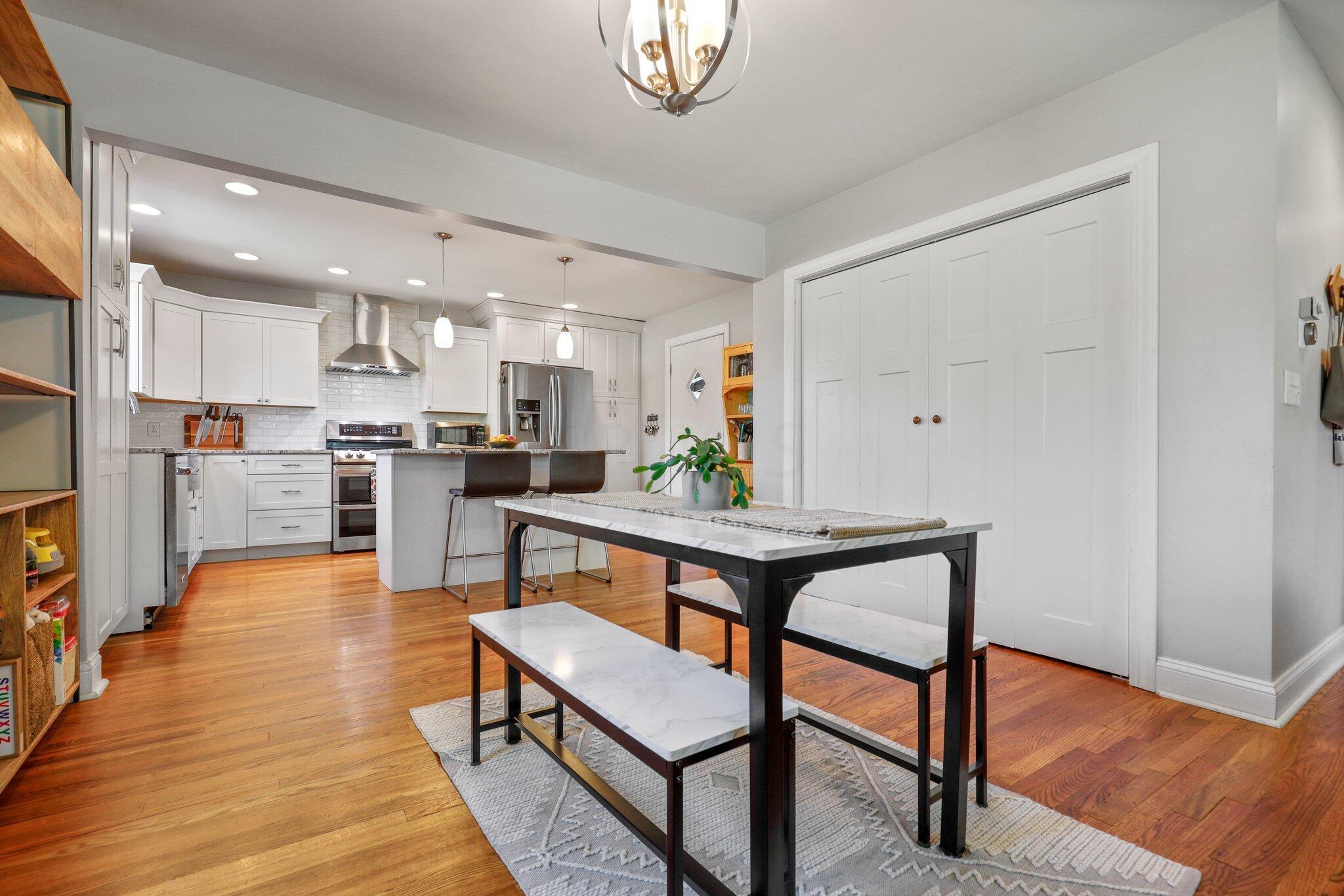 8200 Flint Road Columbus, OH 43235 - Photo 15 of 65 Dining Area