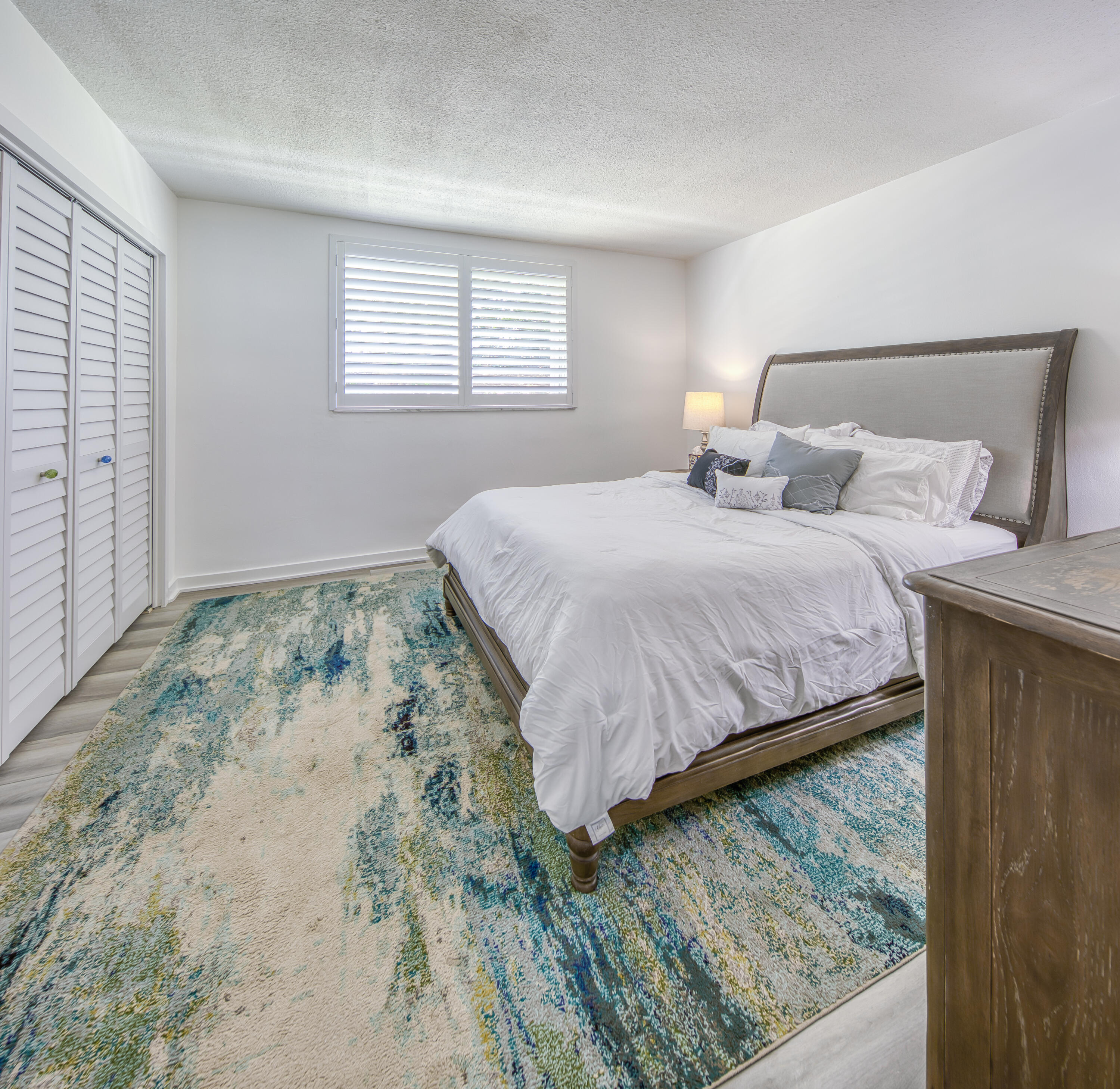 2565 South Ocean Boulevard, Unit 1040 (104) Palm Beach, FL 33480 - Photo 8 of 26 a bedroom with a bed and a window