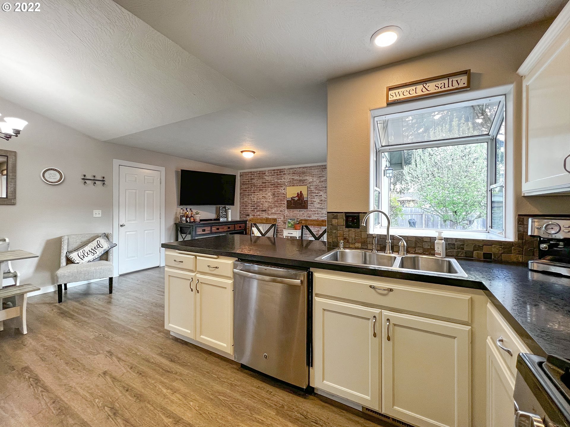 6841 Simeon Drive Springfield, OR 97478 - Photo 12 of 31 Gallery Image 12
