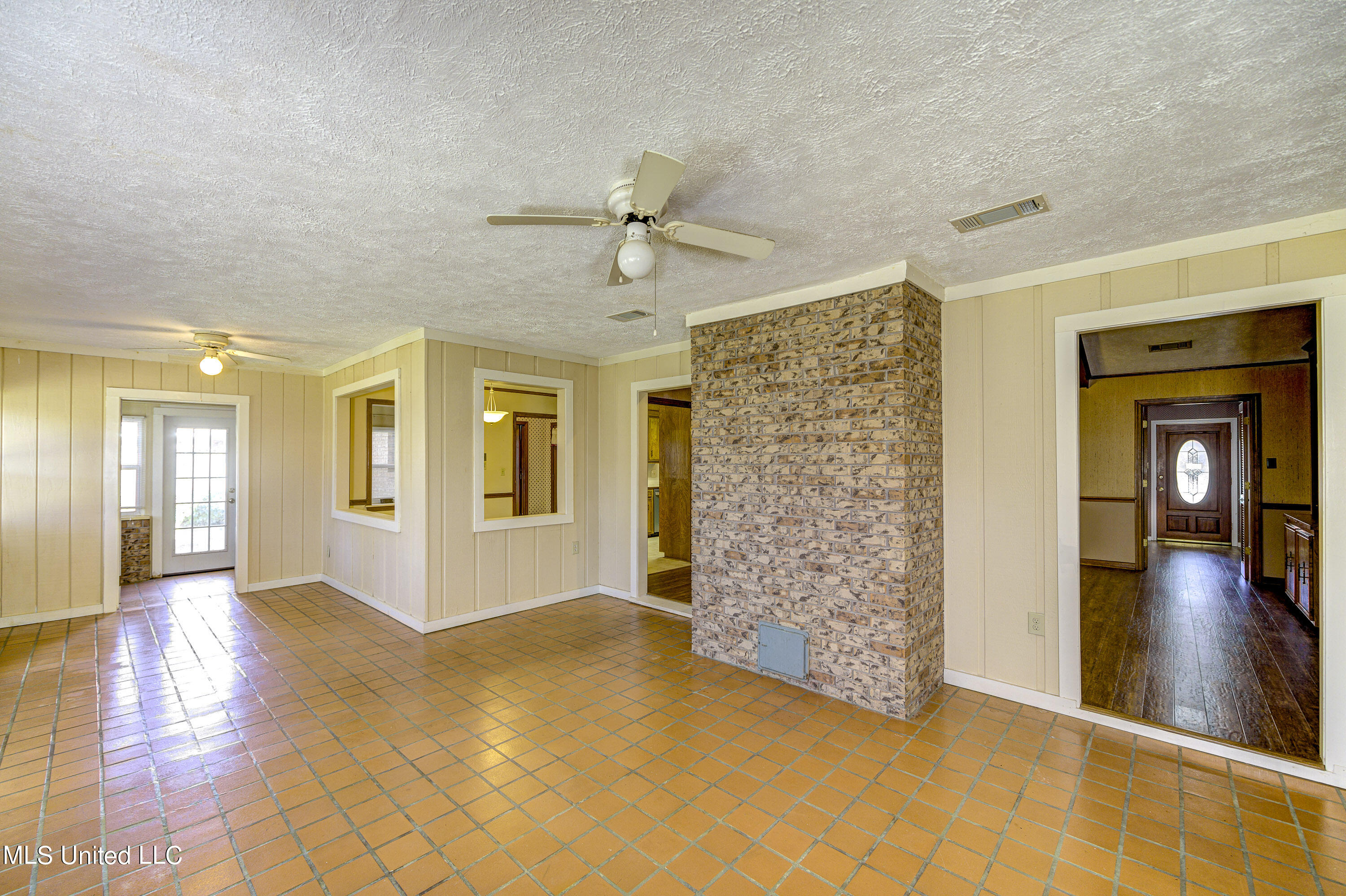 115 Longmeadow Road Brandon, MS 39042 - Photo 27 of 42 Sunroom 3